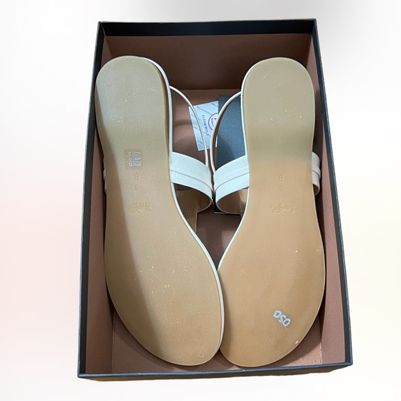 Brand 🆕 Coach Chalk "Caterine" Logo Hardware
Flat Sandals - Picture 4 of 10